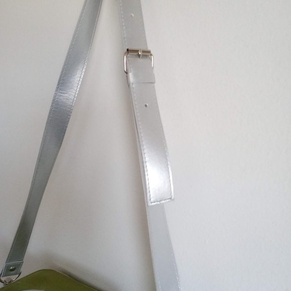 Tahitian Noni Olive Green Travel Bag - Picture 11 of 16